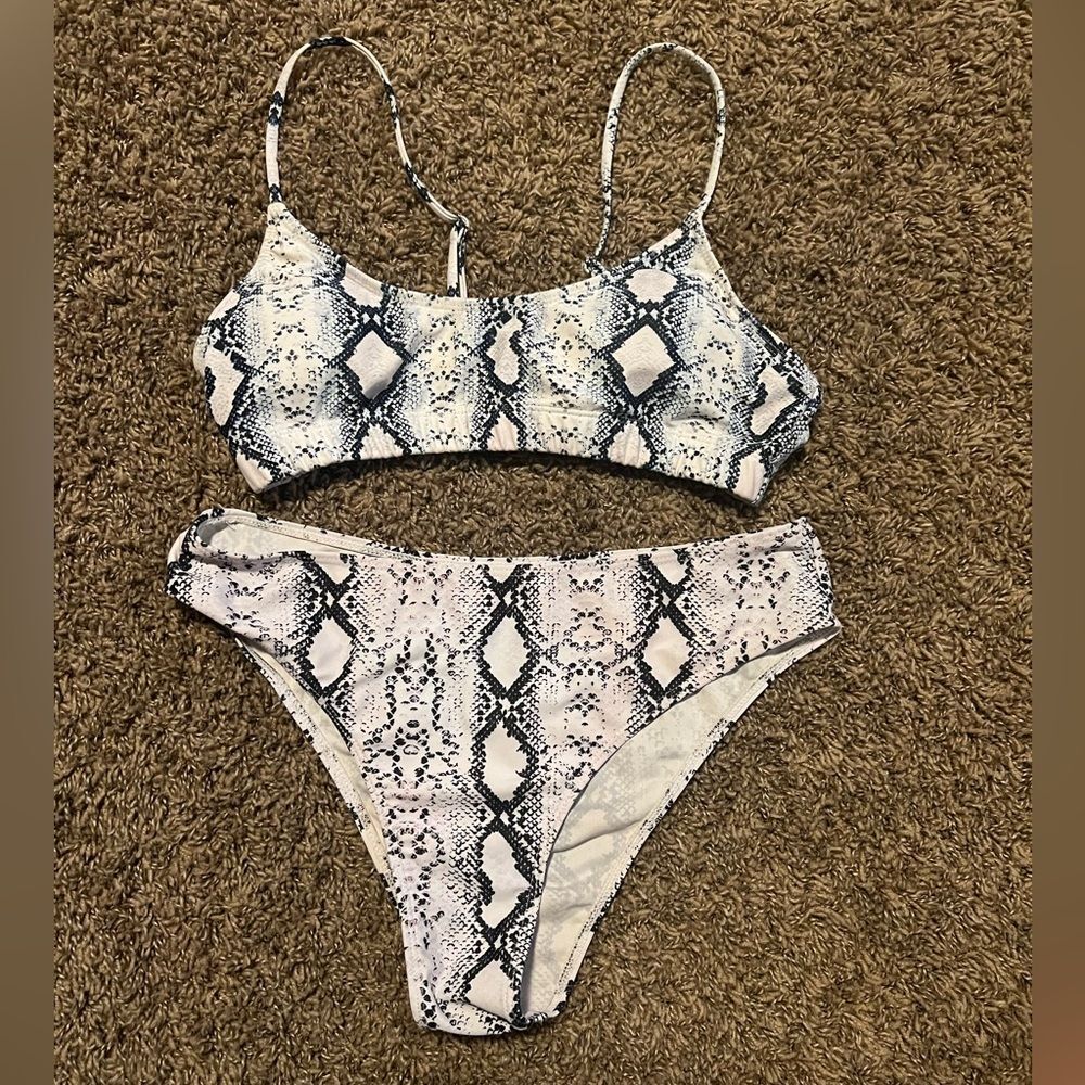 SHEIN swimsuit large top, medium bottom